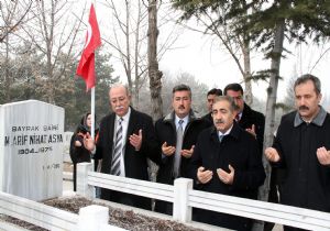 Asya rahmetle anıldı